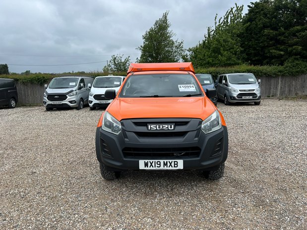 Isuzu D-Max Utility | 1.9 LT | Extended Cab | Tow Bar | AC | E 3