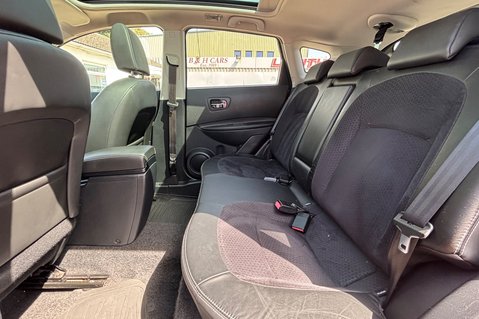 Nissan Qashqai 360 CAMERA..GLASS ROOF..SAT NAV..BLUETOOTH..10 SERVICES..STUNNING EXAMPLE 8