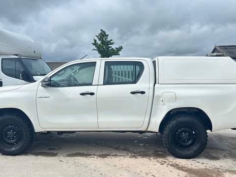 Toyota Hilux ACTIVE 4WD D-4D DCB 8