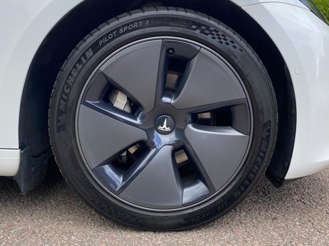 Tesla Model 3 (Dual Motor) Long Range Auto 4WDE 4dr 33