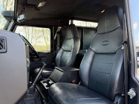 Land Rover Defender 2.2 Defender 90 XS Hard Top TD 4WD 34