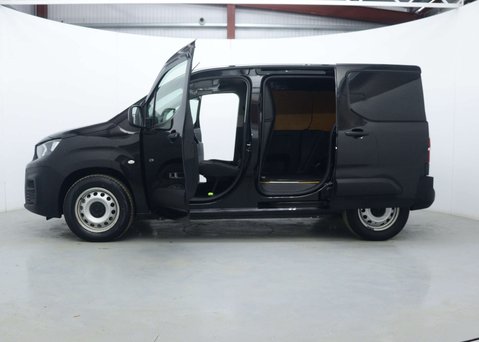 Peugeot e-Partner 800 50kWh Professional Premium + Standard Panel Van 5dr Electric Auto SWB ( 44
