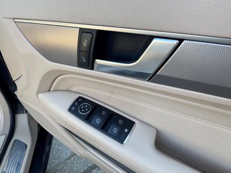 Mercedes-Benz E Class E220 CDI AMG SPORT 11