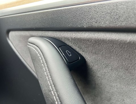 Tesla Model Y ModeL Y Long Range AWD 4WD 5dr 38