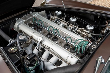 Aston Martin DB6 MKII 32