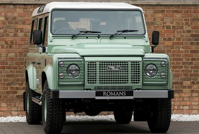 Land Rover Defender 110 Heritage Station Wagon