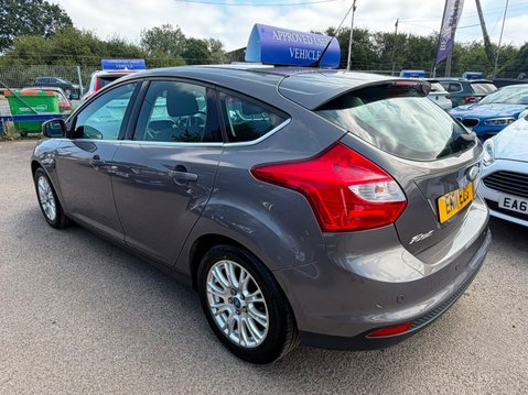 Ford Focus 1.6 Titanium Euro 5 5dr 7
