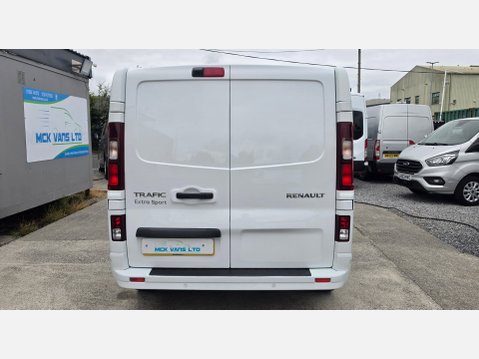 Renault Trafic EXTRA SPORT LL30 L2 H1 DCIV CREW VAN 2.0 DCI 150ps EU6 3