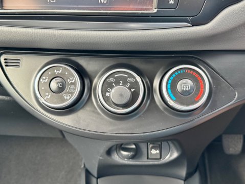 Toyota Yaris VVT-I ICON 31