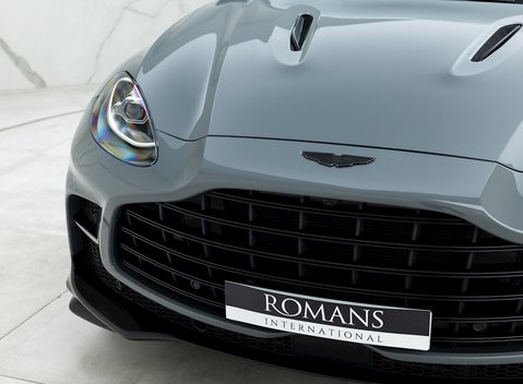 Aston Martin DBX 707 20