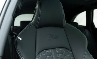 Audi RS4 Avant Carbon Black 11