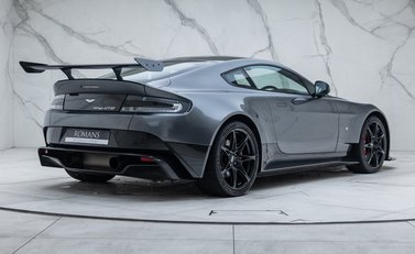 Aston Martin Vantage GT8 6