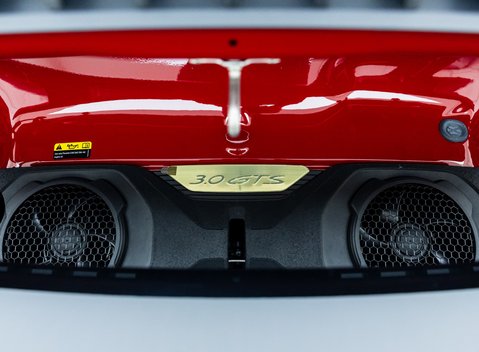 Porsche 911 Carrera 4 GTS (992) 37