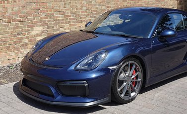 Porsche Cayman GT4 21