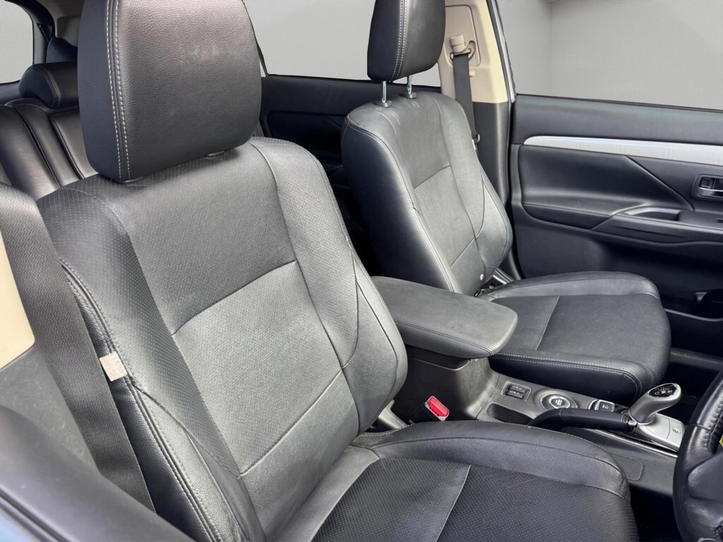 2015 Mitsubishi Outlander — image 6