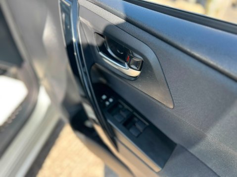 Toyota Auris VVT-I ICON TECH TOURING SPORTS 48