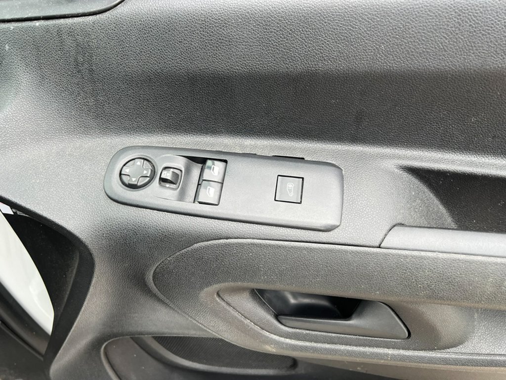 2020 Peugeot PartnerSWB L1H1 Low Roof Professional Air Con Sensors EURO 6 NO VAT — thumbnail 30 of 51
