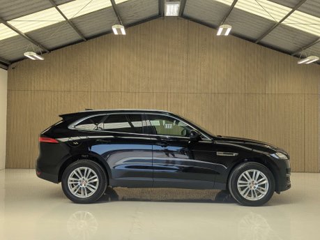 Jaguar F-Pace 2.0 F-PACE Portfolio AWD Auto 4WD 5dr 17