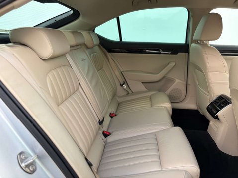 Skoda Superb 2.0 Superb Laurin & Klement TSi Semi-Auto 5dr 17