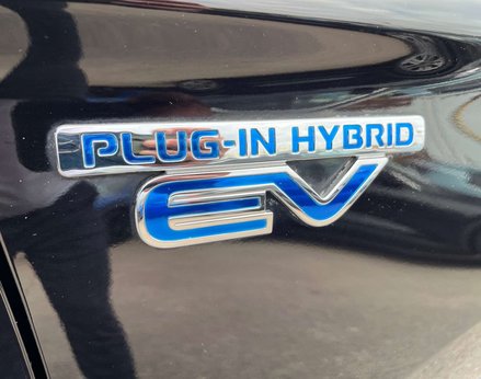 Mitsubishi Outlander 2.4 Outlander Dynamic PHEV CVT 4WD 5dr 90