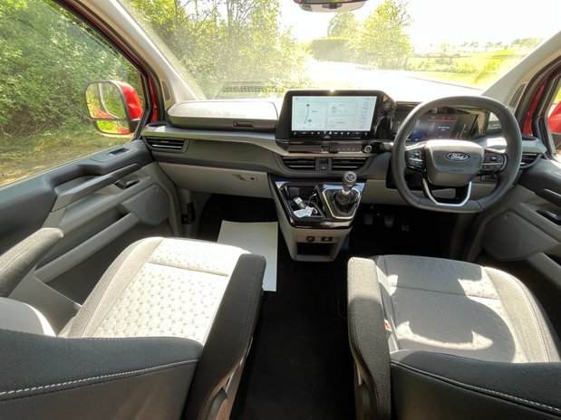 Ford Transit Custom Nugget Titanium Kombi H1 2.0 150ps 3