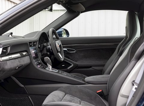 Porsche 911 Targa 4 GTS (991.2) 16