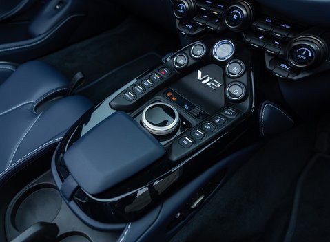 Aston Martin V12 Vantage ROADSTER 27