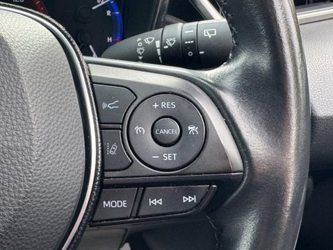 Toyota Corolla 1.8 VVT-h Icon Tech Touring Sports CVT Euro 6 (s/s) 5dr 32