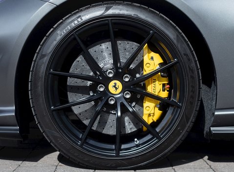 Ferrari 812 Superfast 10