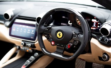 Ferrari GTC4 Lusso 11