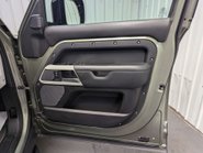 Land Rover Defender 2.0 Defender SE Auto 4WD 5dr 11