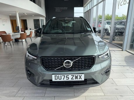 Volvo XC40 2.0 B4 MHEV Plus Dark DCT Auto Euro 6 (s/s) 5dr