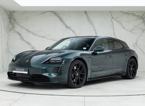 Porsche Taycan GTS Sport Turismo 6