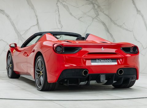 Ferrari 488 SPIDER 10