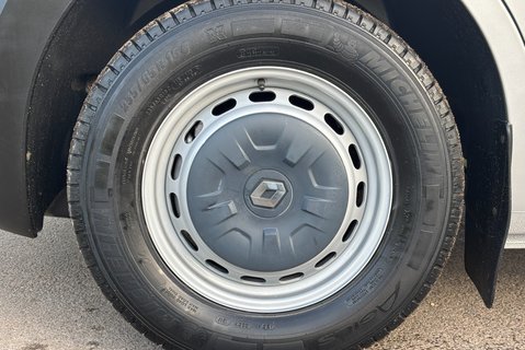 Renault Master LL35 Business 145 ps dCi Dropside Truck - Air Con & Sat Nav 26