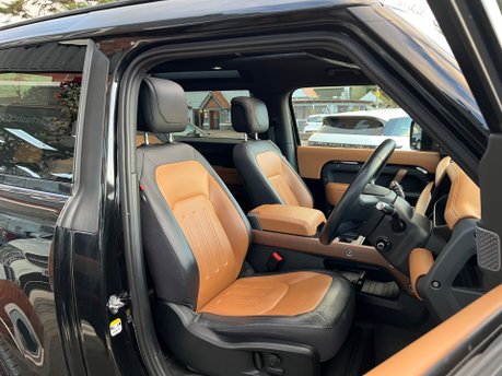 Land Rover Defender X MHEV 36