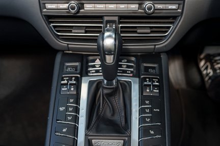 Porsche Macan Turbo PDK 20