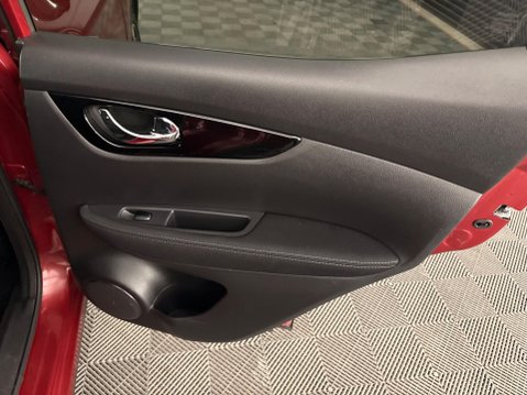 Nissan Qashqai 1.2 DIG-T N-Connecta XTRON 2WD Euro 6 (s/s) 5dr 30