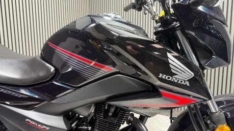 Honda CB GLR125 2018 ONLY 8K MOT OCTOBER 2027 125CC LEARNER BIKE 35