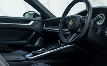 Porsche 911 Turbo S (992) 13