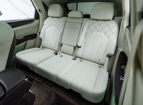 Bentley Bentayga V8 First Edition LHD 20