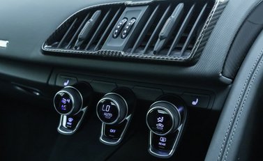 Audi R8 V10 PERFORMANCE CARBON BLACK 16