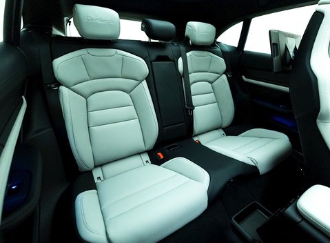 Porsche Taycan Turbo S Cross Turismo 12