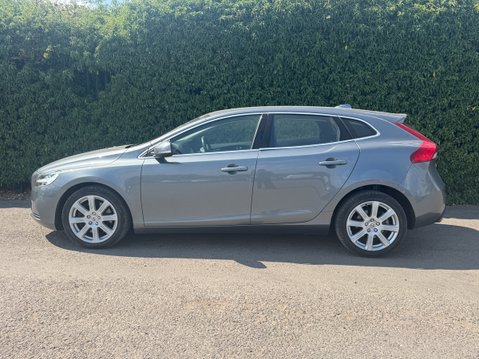 Volvo V40 2.0 D3 Inscription Hatchback 5dr Diesel Auto Euro 6 (s/s) (150 ps) 6