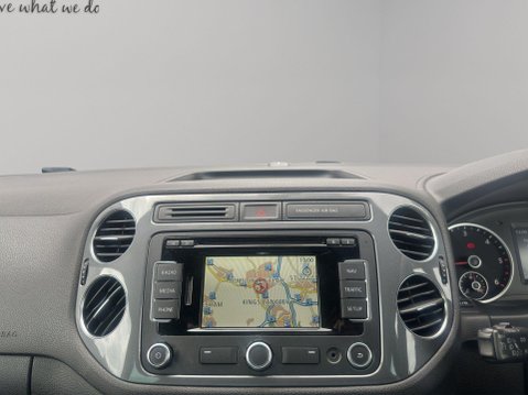 Volkswagen Tiguan 2.0 TDI BlueMotion Tech R-Line DSG 4WD Euro 5 (s/s) 5dr (Nav) 19