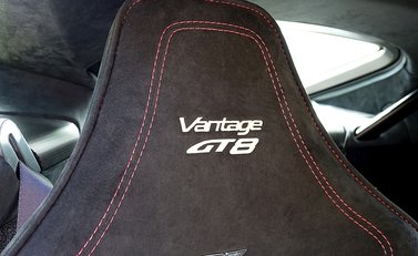 Aston Martin Vantage GT8 11