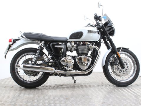 Triumph Bonneville T120 Diamond 1