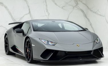 Lamborghini Huracan LP640-4 Performante 1