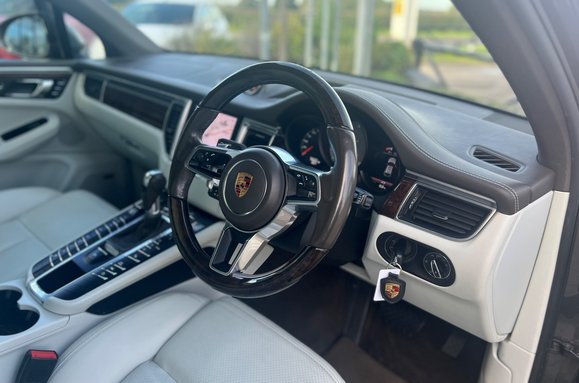 Porsche Macan 3.0 S PDK 4WD AUTO £12000 OF EXTRAS 25