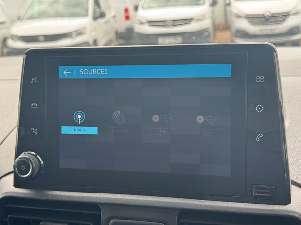 Citroen Berlingo AUTO LWB L2H1 Low Roof Driver Air Con Alloys Senso 24